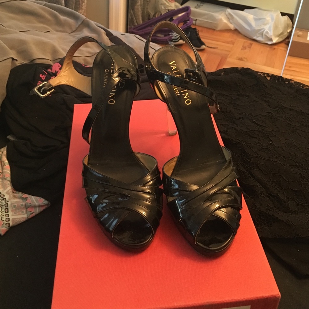 Authentic Valentino heels size 40